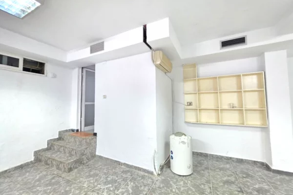 🔥SHITET: Ambient Biznesi Sip.110m2 Buze Rruges Kryesore (📍Blloku i Vilave ne Selite - Komuna e Parisit) | 200,000Euro