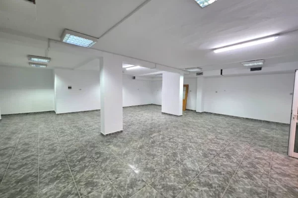 🔥SHITET: Ambient Biznesi Sip.110m2 Buze Rruges Kryesore (📍Blloku i Vilave ne Selite - Komuna e Parisit) | 200,000Euro