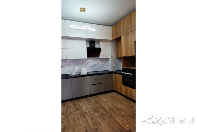 Shtepi me qera 2+1 ne Tirane - 1,200 Euro