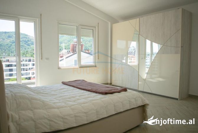 Penthouse (panoramic top floor) for sale in Tirana 3+1, In Part