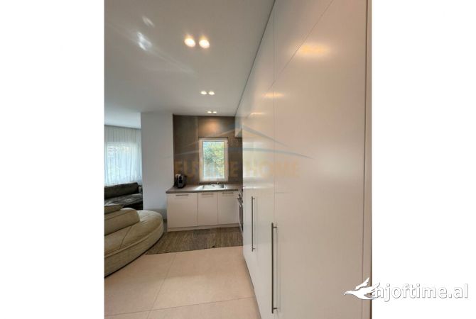 Shtepi ne shitje Apartament ne Tirane, 2+1, Mobilimi E mobiluar, Pagesa 275,000  Euro.