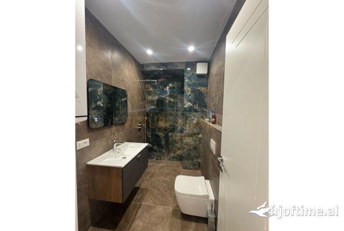 Shtepi ne shitje Apartament ne Tirane, 2+1, Mobilimi Bosh, pa mobiluar, Pagesa 230,000  Euro.