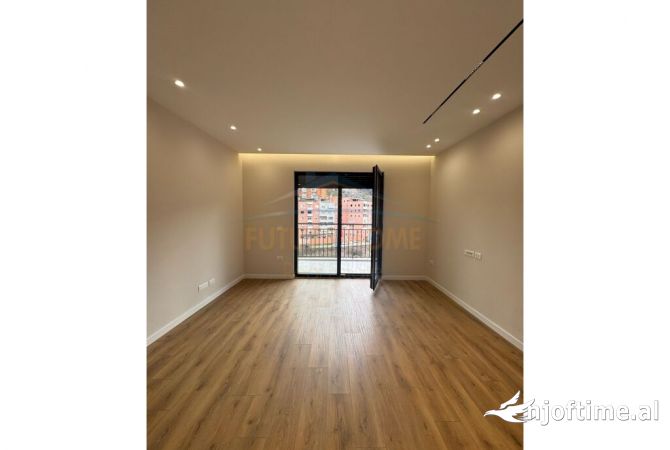 Shtepi ne shitje Apartament ne Tirane, 2+1, Mobilimi Bosh, pa mobiluar, Pagesa 230,000  Euro.