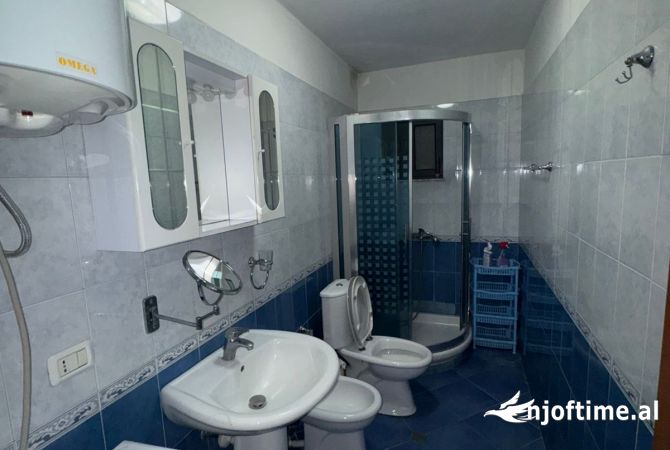 Shtepi me qera Apartament ne Tirane, 2+1, Mobilimi E mobiluar, Pagesa 400  Euro.