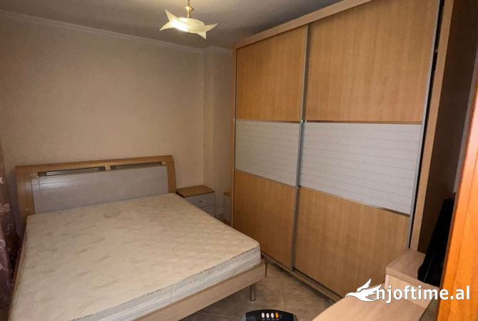 Shtepi me qera 2+1 ne Tirane - 400 Euro