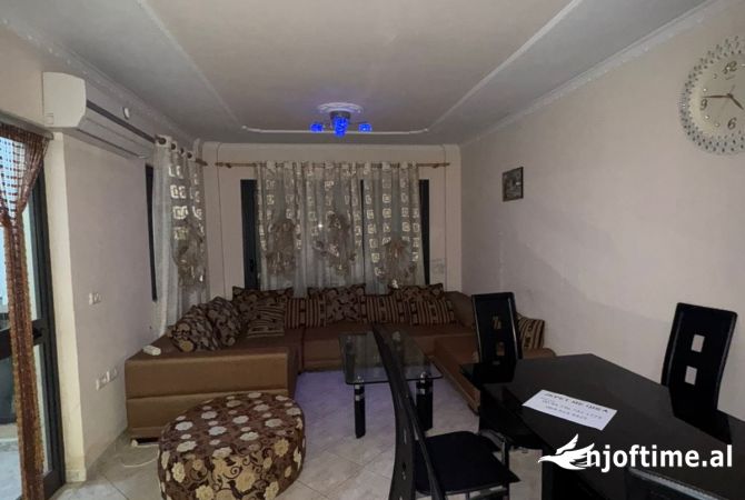 Shtepi me qera Apartament ne Tirane, 2+1, Mobilimi E mobiluar, Pagesa 400  Euro.