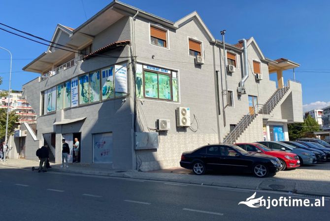 Ambient biznesi me qera 2+1 ne Tirane - 3,500 Euro