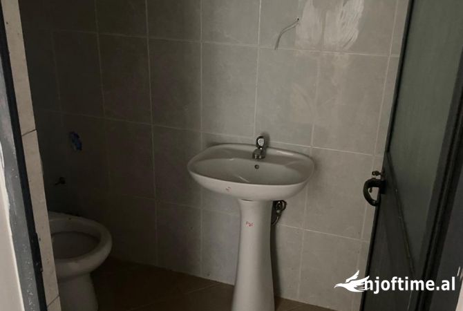Ambient biznesi me qera 1+1 ne Tirane - 300 Euro