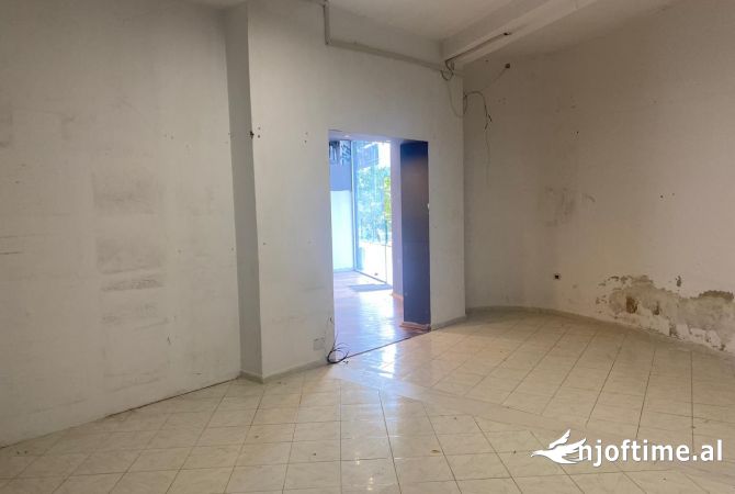 Jepet ambjent biznesi me qera 105 metra