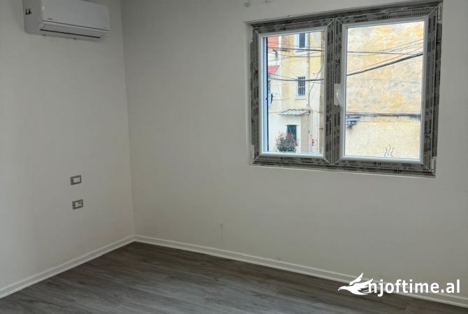 Ambient biznesi me qera 2+1 ne Tirane - 500 Euro