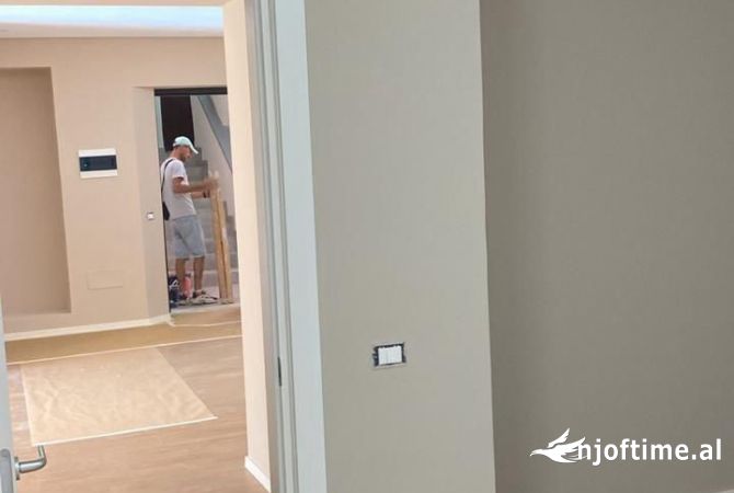 Ambient biznesi me qera 3+1 ne Tirane - 950 Euro