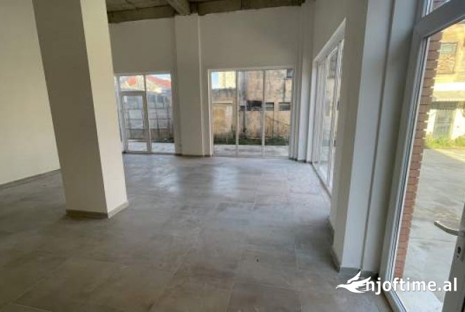 Ambient biznesi me qera 3+1 ne Tirane - 500 Euro