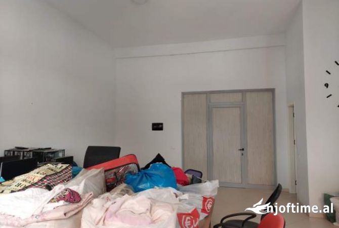 Ambient biznesi me qera 3+1 ne Tirane - 600 Euro
