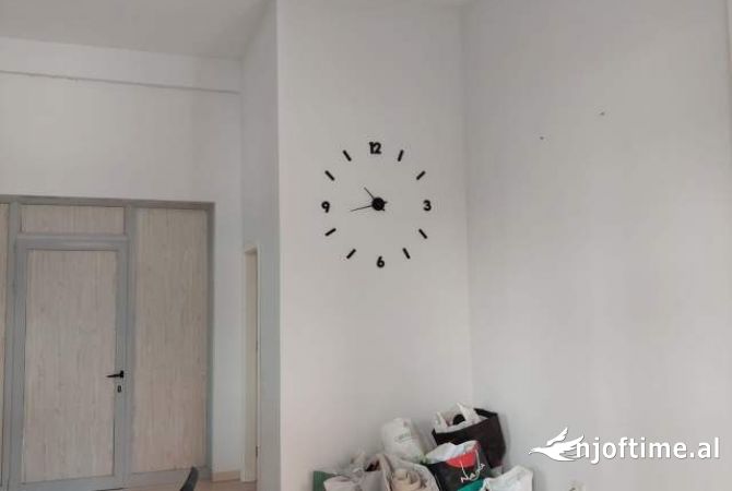 Ambient biznesi me qera 3+1 ne Tirane - 600 Euro