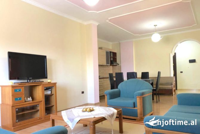 Shtepi me qera 2+1 ne Tirane - 370 Euro