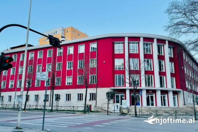 Ambient biznesi me qera 3+1 ne Tirane - 2,000 Euro