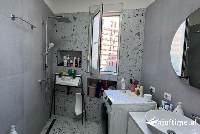Shtepi ne shitje Apartament ne Tirane, 2+1, Mobilimi E mobiluar, Pagesa 235,000  Euro.