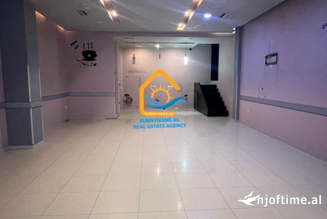 Ambjent biznesi me qera 3+1 ne Vlore - 450 Euro