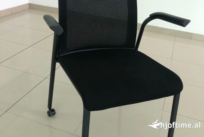 Pajisje biznesi ne shitje  ne Tirane - 1,000,000 Leke