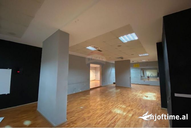 Ambient biznesi me qera 3+1 ne Tirane - 3,200 Euro