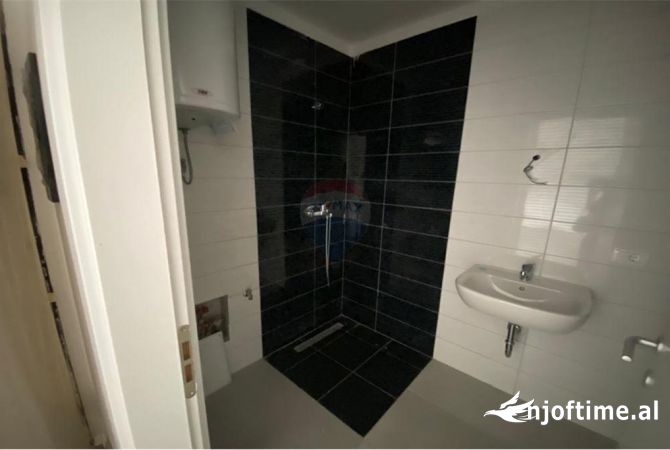 Ambient biznesi me qera 3+1 ne Tirane - 650 Euro