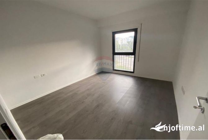 Ambient biznesi me qera 3+1 ne Tirane - 650 Euro