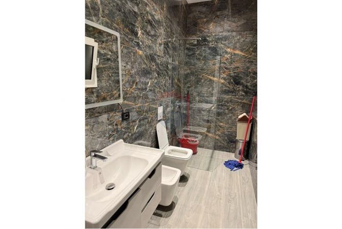 Shtepi me qera Apartament ne Tirane, 2+1, Mobilimi E mobiluar, Pagesa 400  Euro.