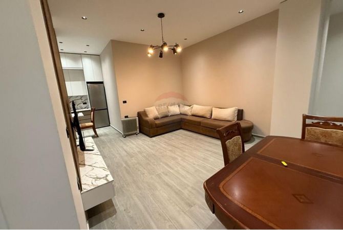 Shtepi me qera 2+1 ne Tirane - 400 Euro
