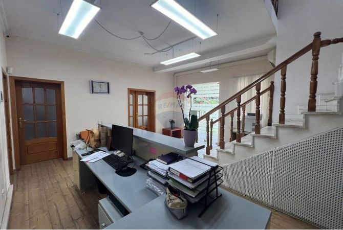 Business Property for Rent 3+1 in Tirana - 2,500 Euro