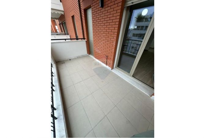 Shtepi me qera Apartament ne Tirane, 2+1, Mobilimi Pjeserisht e mobiluar, Pagesa 700  Euro.