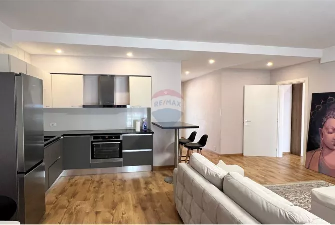 Shtepi me qera 2+1 ne Tirane - 1,300 Euro
