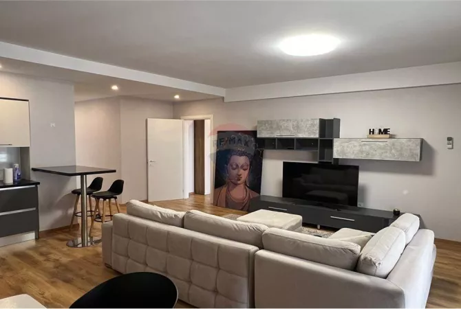 Shtepi me qera 2+1 ne Tirane - 1,300 Euro