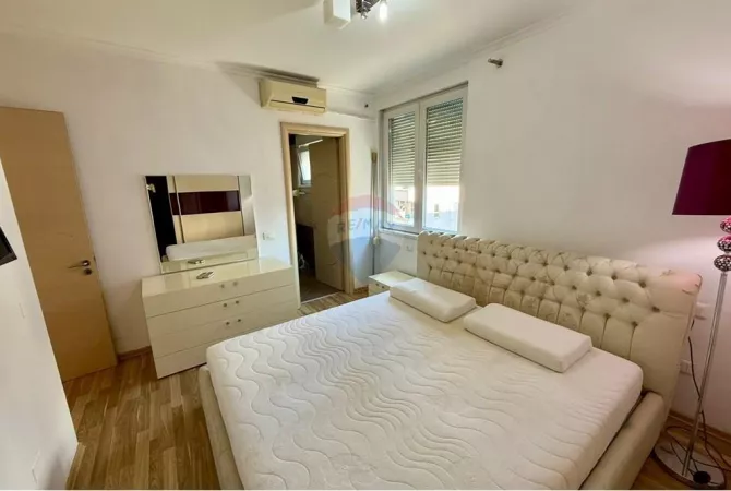 Shtepi me qera Apartament ne Tirane, 2+1, Mobilimi E mobiluar, Pagesa 800  Euro.
