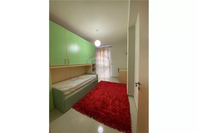 Shtepi me qera Apartament ne Tirane, 3+1, Mobilimi E mobiluar, Pagesa 2,000  Euro.