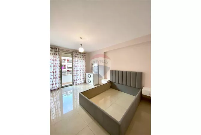 Shtepi me qera Apartament ne Tirane, 3+1, Mobilimi E mobiluar, Pagesa 2,000  Euro.