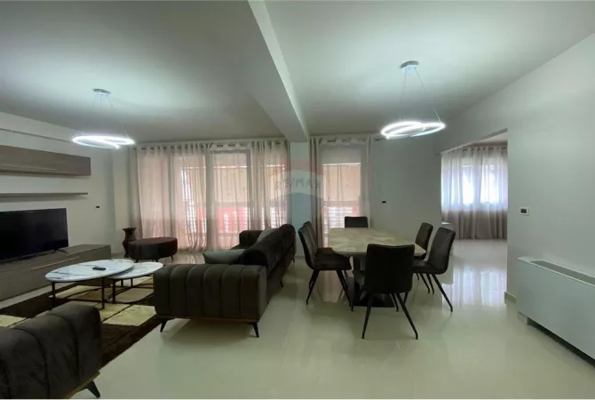 Shtepi me qera 3+1 ne Tirane - 2,000 Euro