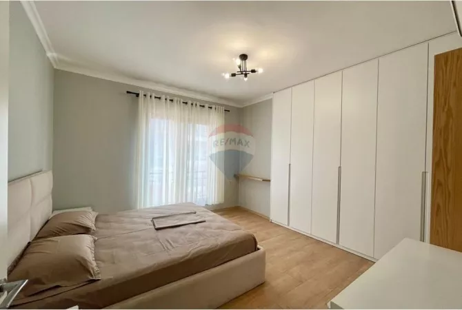 Shtepi me qera 2+1 ne Tirane - 1,200 Euro