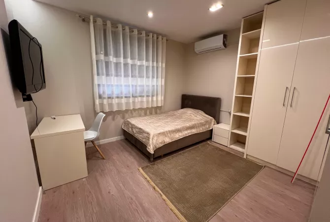 Shtepi me qera Apartament ne Tirane, 3+1, Mobilimi E mobiluar, Pagesa 100,000  Leke.