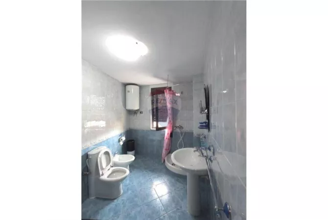 Shtepi me qera Apartament ne Tirane, 1+1, Mobilimi E mobiluar, Pagesa 700  Euro.