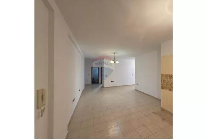 Shtepi ne shitje Apartament ne Tirane, 3+1, Mobilimi Bosh, pa mobiluar, Pagesa 175,000  Euro.