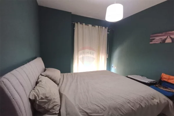 Shtepi ne shitje Apartament ne Tirane, 2+1, Mobilimi E mobiluar, Pagesa 185,000  Euro.