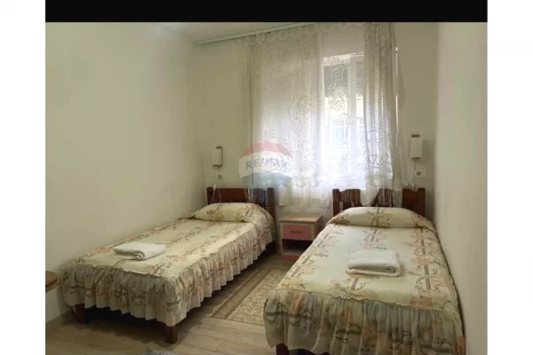 Shtepi me qera Apartament ne Tirane, 3+1, Mobilimi E mobiluar, Pagesa 800  Euro.