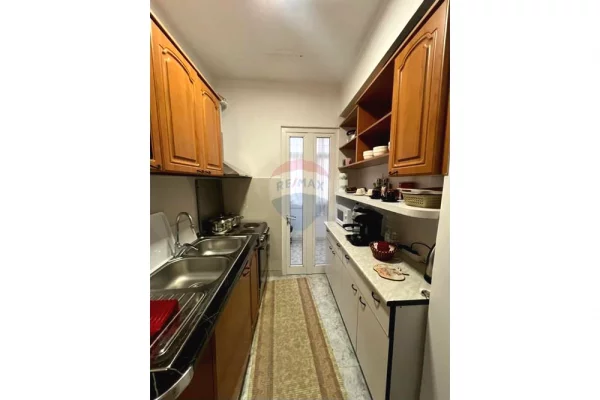 Shtepi me qera 3+1 ne Tirane - 800 Euro