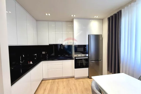 Shtepi me qera 2+1 ne Tirane - 135,000 Leke