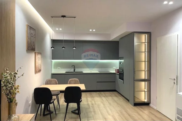 Shtepi me qera 2+1 ne Tirane - 1,300 Euro