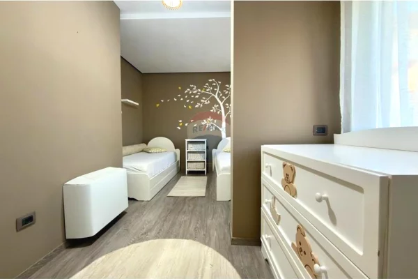 Shtepi me qera Apartament ne Tirane, 2+1, Mobilimi E mobiluar, Pagesa 1,000  Euro.