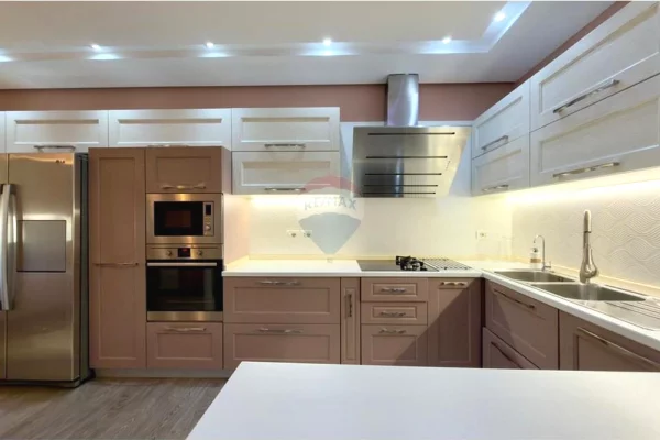 Shtepi me qera 2+1 ne Tirane - 1,000 Euro