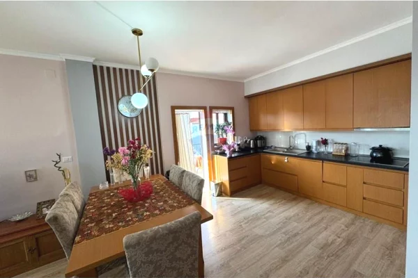 Shtepi me qera 2+1 ne Tirane - 600 Euro