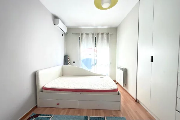 Shtepi me qera Apartament ne Tirane, 2+1, Mobilimi E mobiluar, Pagesa 65,000  Leke.