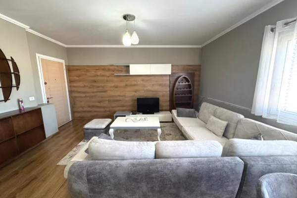 Shtepi me qera Apartament ne Tirane, 2+1, Mobilimi E mobiluar, Pagesa 65,000  Leke.